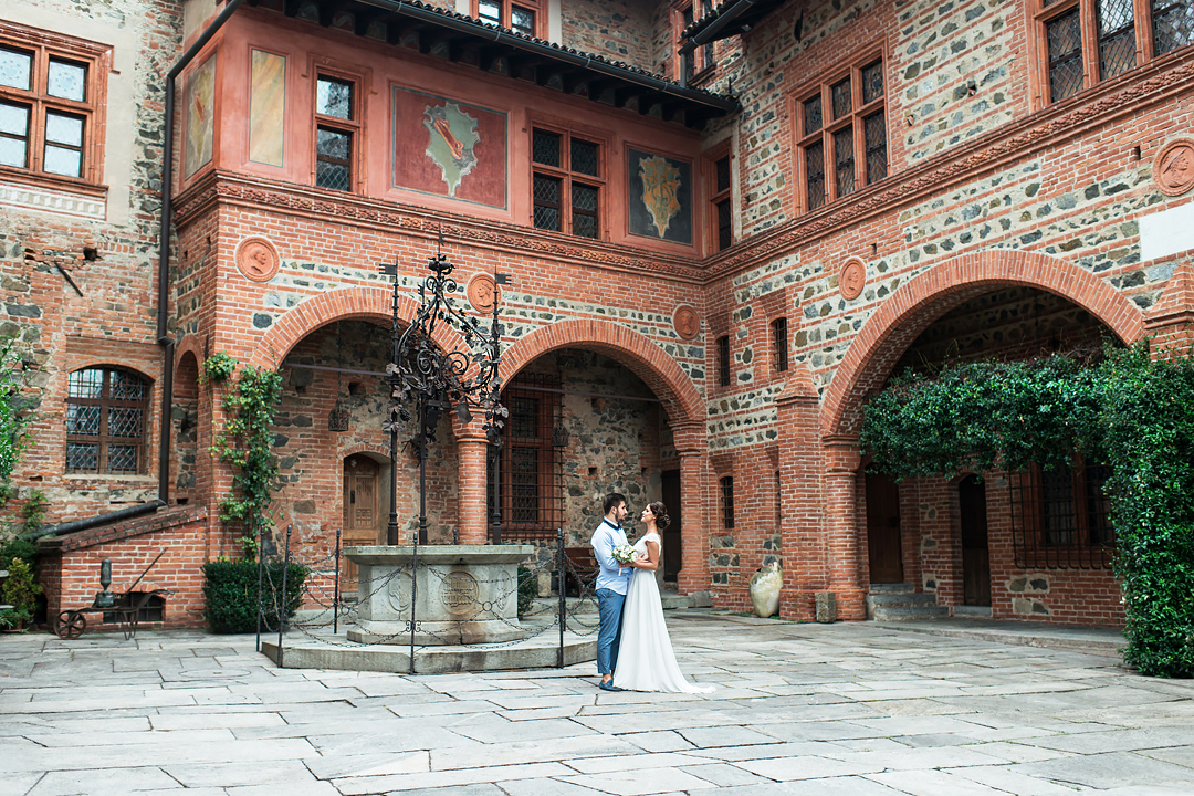 Свадьба в средневековом замке в Италии, церемония и банкет