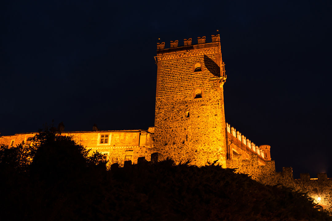 castello di pavone notturno