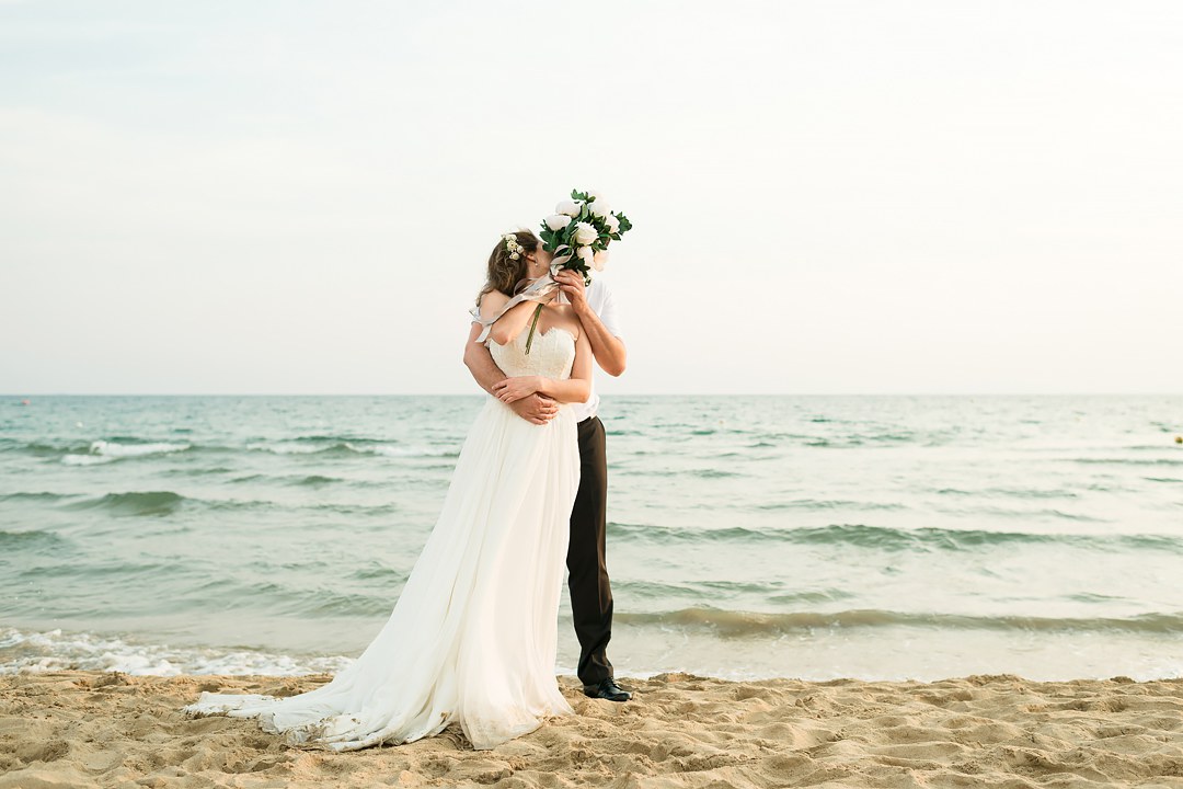 kiss on the beach tuscany
