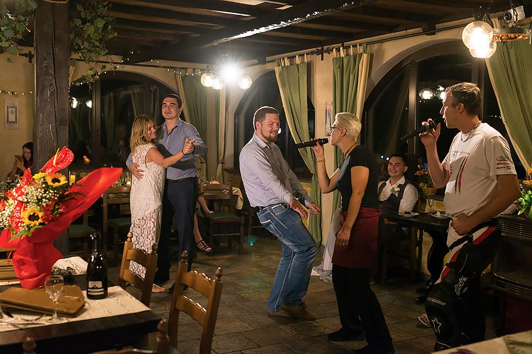 свадебная вечеринка в горах италия